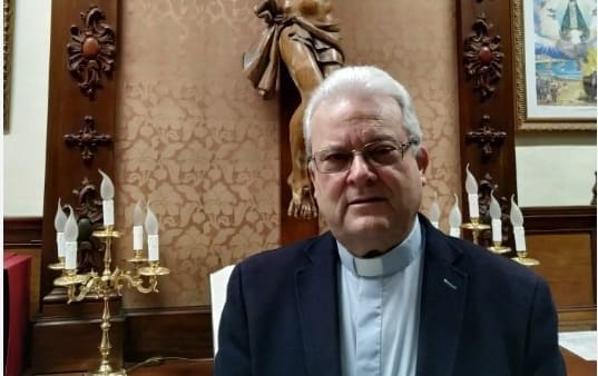 Entrevista a Juan Antonio párroco de Benidorm. mirando a la semana santa desde la iglesia San Jaime Entrevista a Juan Antonio párroco de Benidorm. mirando a la semana santa desde la iglesia San Jaime