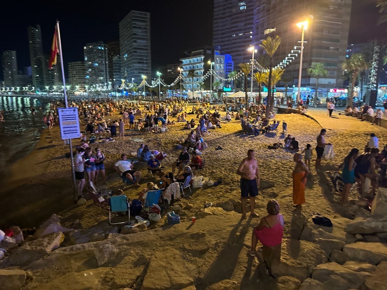 Las playas de Benidorm ofrecen su mejor imagen desde primera hora tras la ‘Nit de Sant Joan’