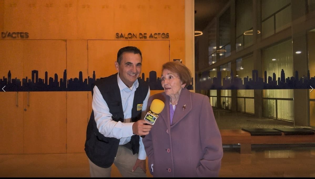 Charla de Vicenta Pérez Bayona ‘Cuqui’ en el salón de actos del Ayuntamiento