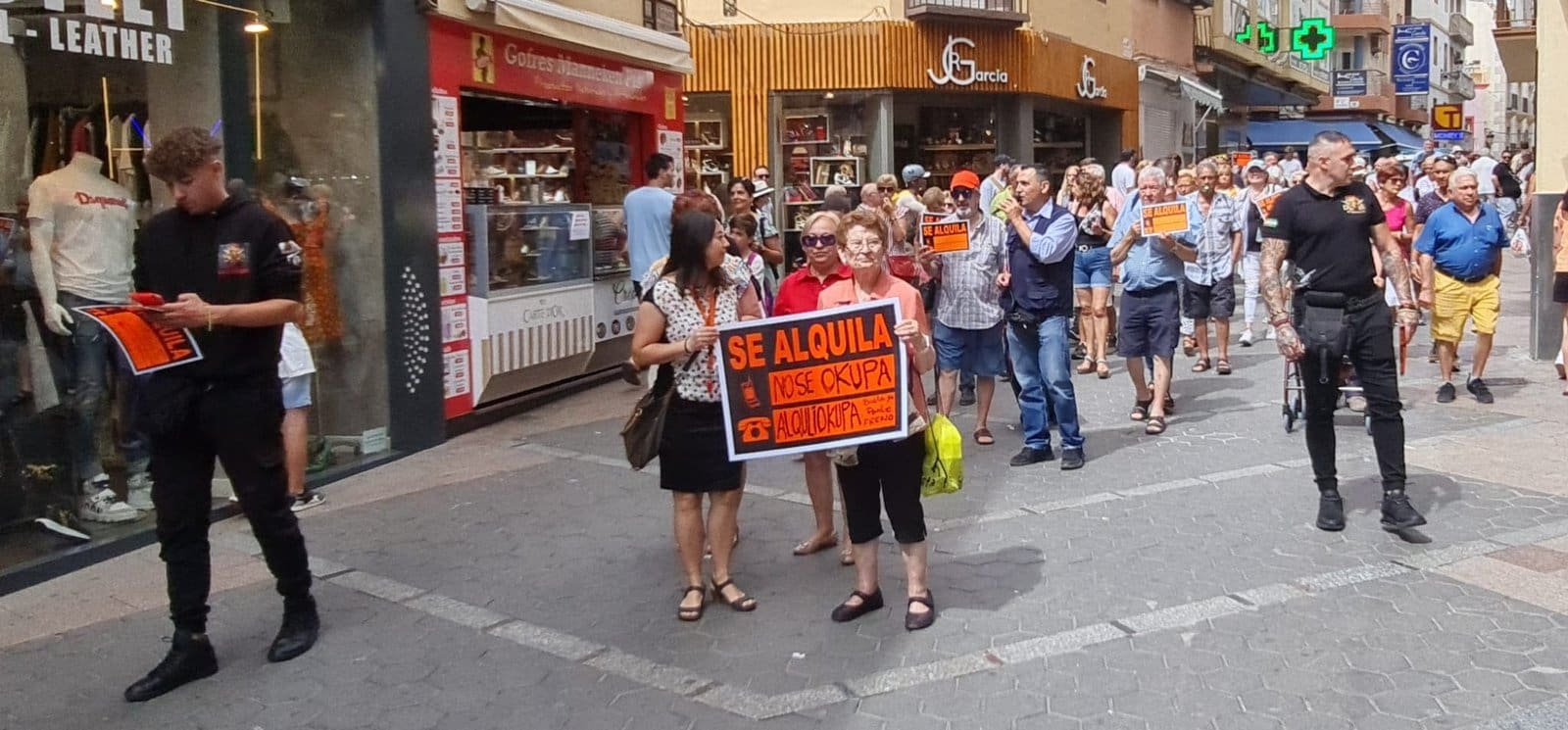 BENIDORM MANIFESTACION EN CONTRA DE LOS OCUPAS Y ALQUILIOKUPAS BENIDORM MANIFESTACION EN CONTRA DE LOS OCUPAS Y ALQUILIOKUPAS