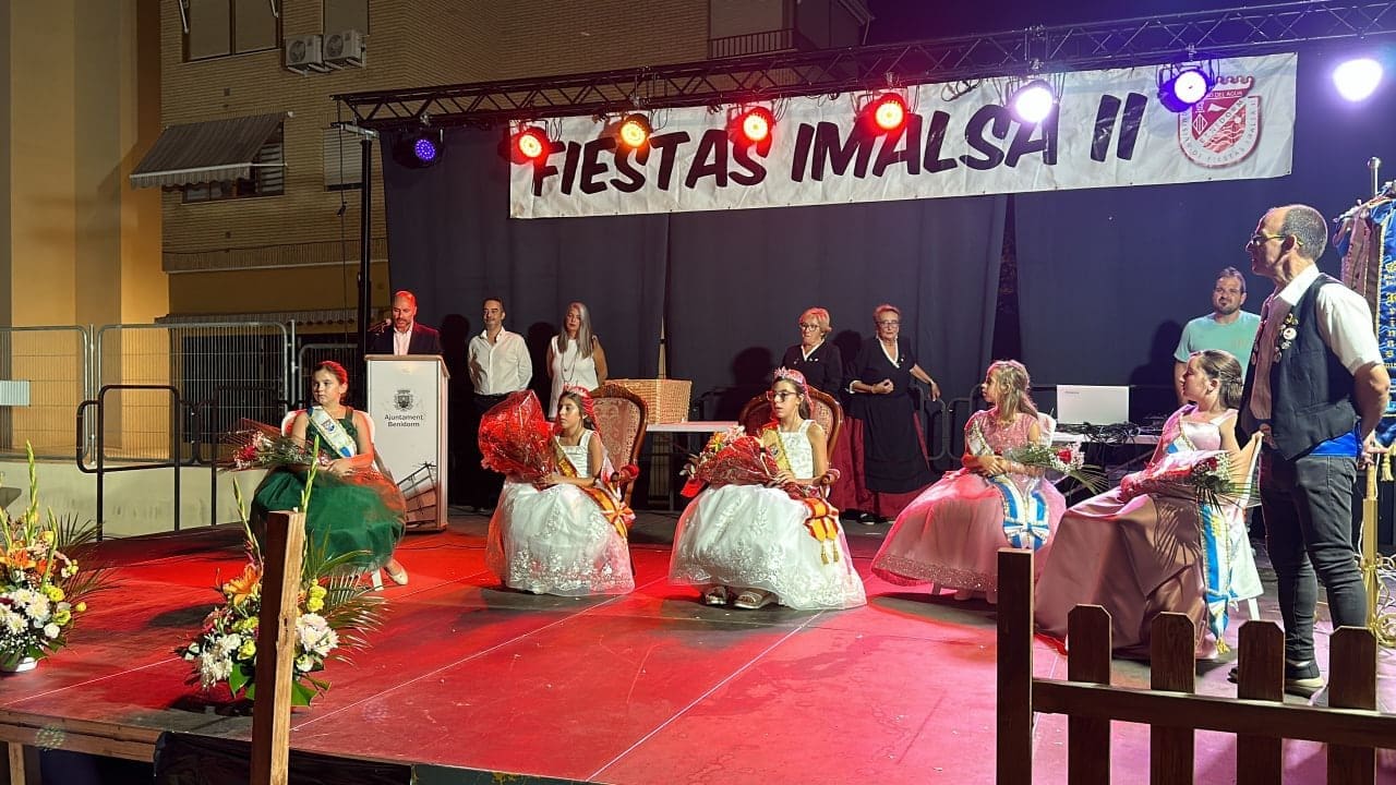 BENIDORM Lucía y Ainara Moreno Novella, las Hermanas Coronadas que Iluminan las Fiestas de IMALSA II BENIDORM Lucía y Ainara Moreno Novella, las Hermanas Coronadas que Iluminan las Fiestas de IMALSA II