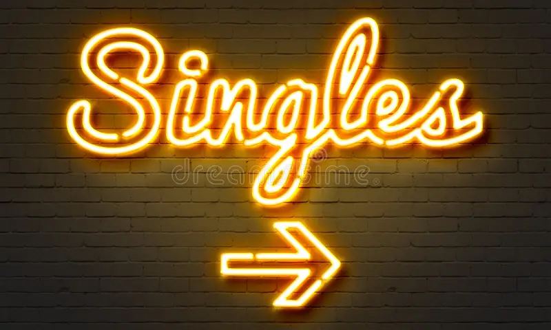 «Singles Benidorm: El punto de encuentro para solteros que buscan amistad, aventura y nuevas experiencias»
