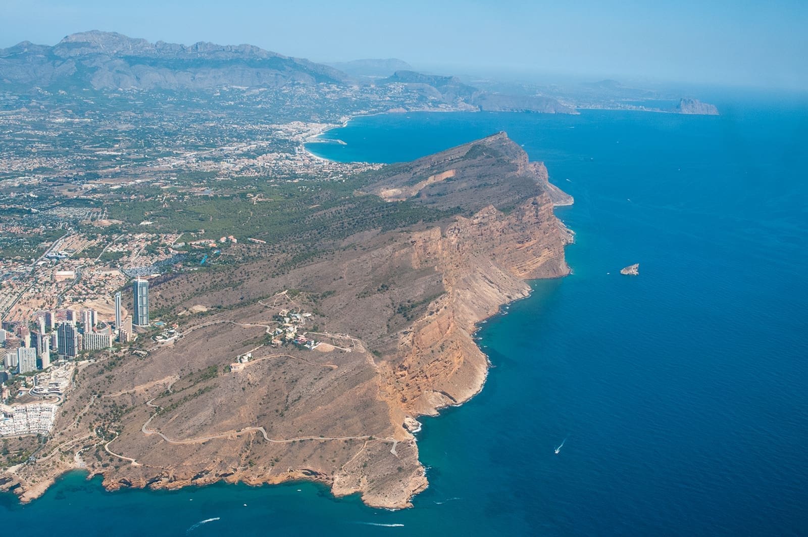 Serra Gelada: el “tsunami” de 330–340 millones que amenaza con tragarse el presupuesto de Benidorm Serra Gelada: el “tsunami” de 330–340 millones que amenaza con tragarse el presupuesto de Benidorm