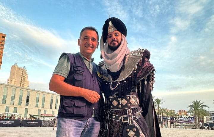 š„ āBenidorm vibra en mil colores: la majestuosa Entrada de Moros y Cristianos conquista la Plaza del Ayuntamientoā š„ āBenidorm vibra en mil colores: la majestuosa Entrada de Moros y Cristianos conquista la Plaza del Ayuntamientoā