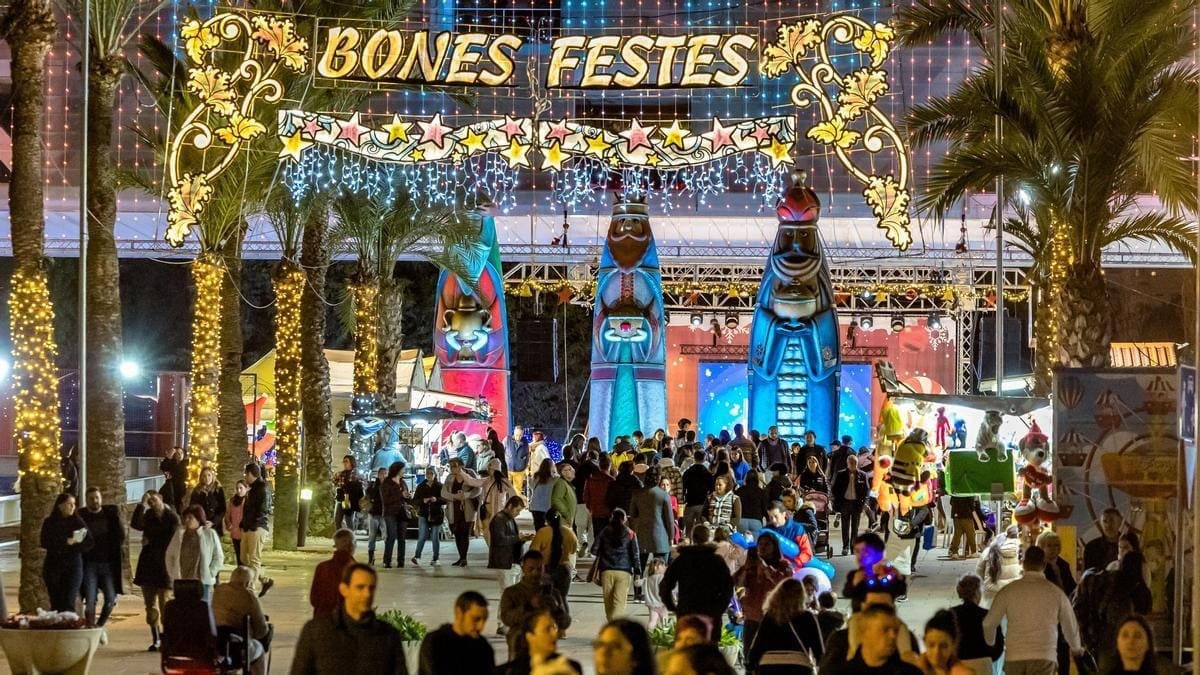 “Arranca la fiesta más luminosa: Benidorm abre su Plaza de la Navidad con un estallido de ilusión”