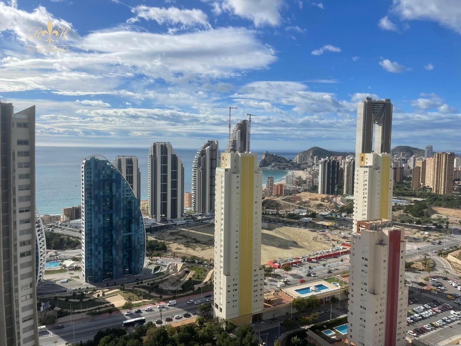 BENIDORM EN ALERTA: EL ALQUILER ANUAL DESAPARECE Y LA CIUDAD ALZA LA VOZ BENIDORM EN ALERTA: EL ALQUILER ANUAL DESAPARECE Y LA CIUDAD ALZA LA VOZ