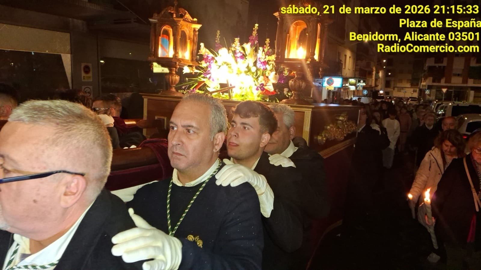 📰 Benidorm vive una noche de recogimiento y fervor desde el besapiés hasta el Vía Crucis en el Buen Pastor