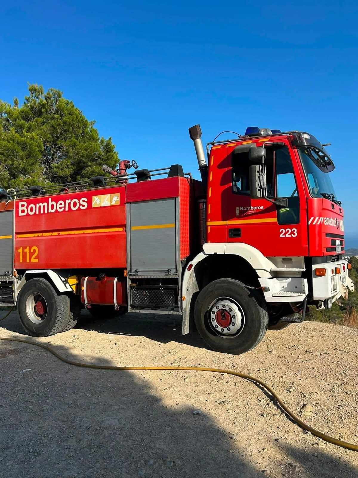 La rápida reacción evita una tragedia ambiental en las montañas de Finestrat La rápida reacción evita una tragedia ambiental en las montañas de Finestrat